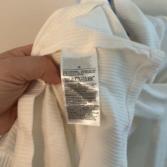 Old Navy Ribbed Turtleneck - Picture 4 of 4